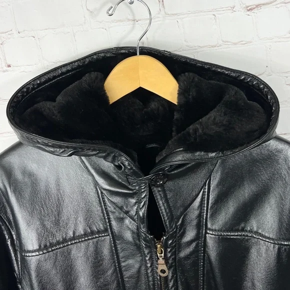 WOMENS! NWOT |•WILSONS LEATHER•| Black Leather Heavy Fur Lined Hooded Jacket - Picture 4 of 16
